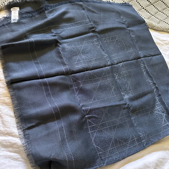 Dior Shawl - Picture 2 of 7